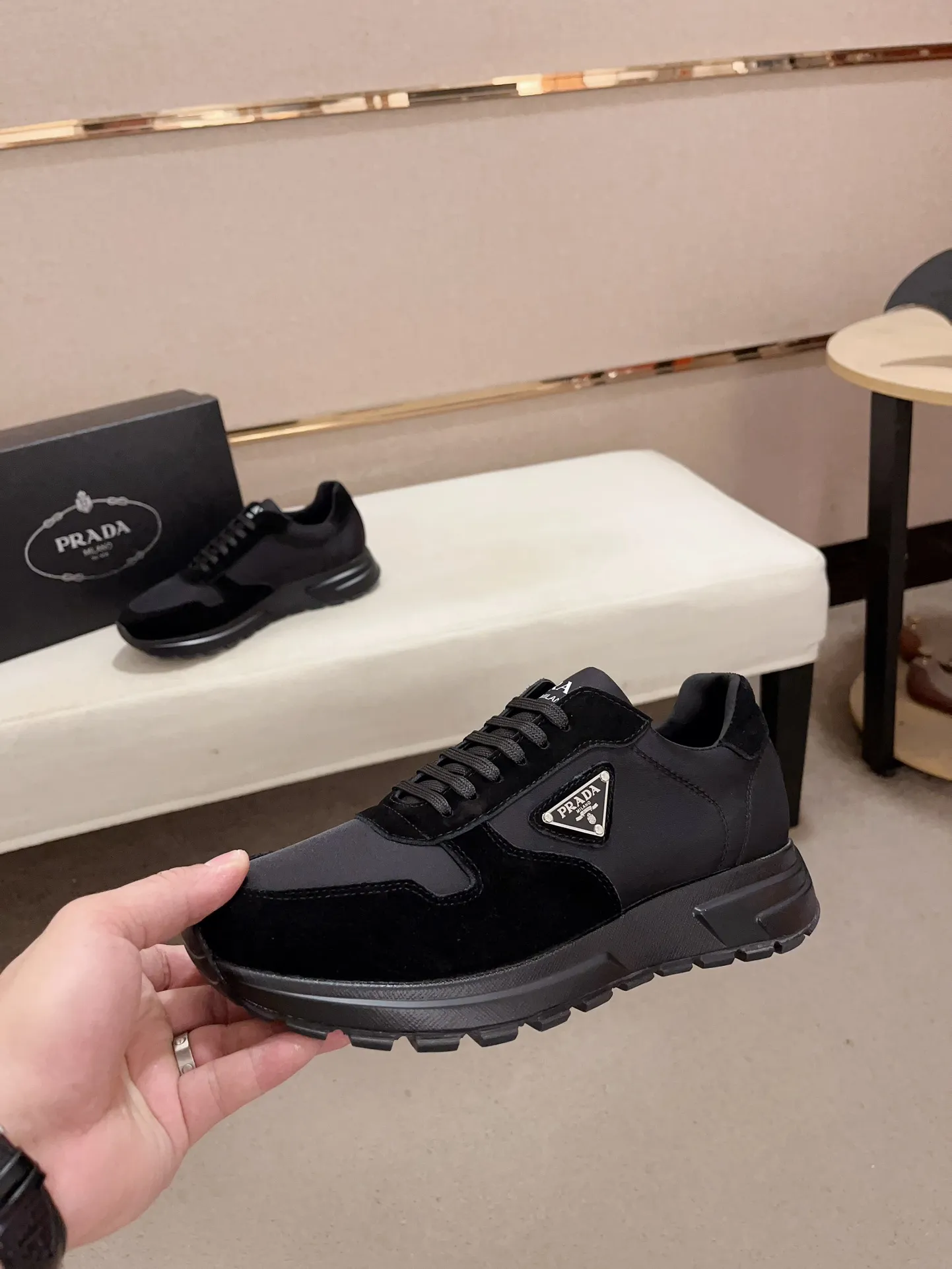 Men's shoes💰 540💰 ✔️✔️✔️Higher version High-quality new PRADA (Prada) counters are launched simultaneously. The new men's shoes and 😘fabric are made of selected first-layer cowhide ➕ breathable fabric technology. Lining: Full cowhide lining. 👍🏿 High-end ☄️ air-cushion molded anti-slip rubber outsole, exquisite lines, simple and elegant, comfortable and high-end for leisure travel. Code number: 38 to 44 (45 can be customized)